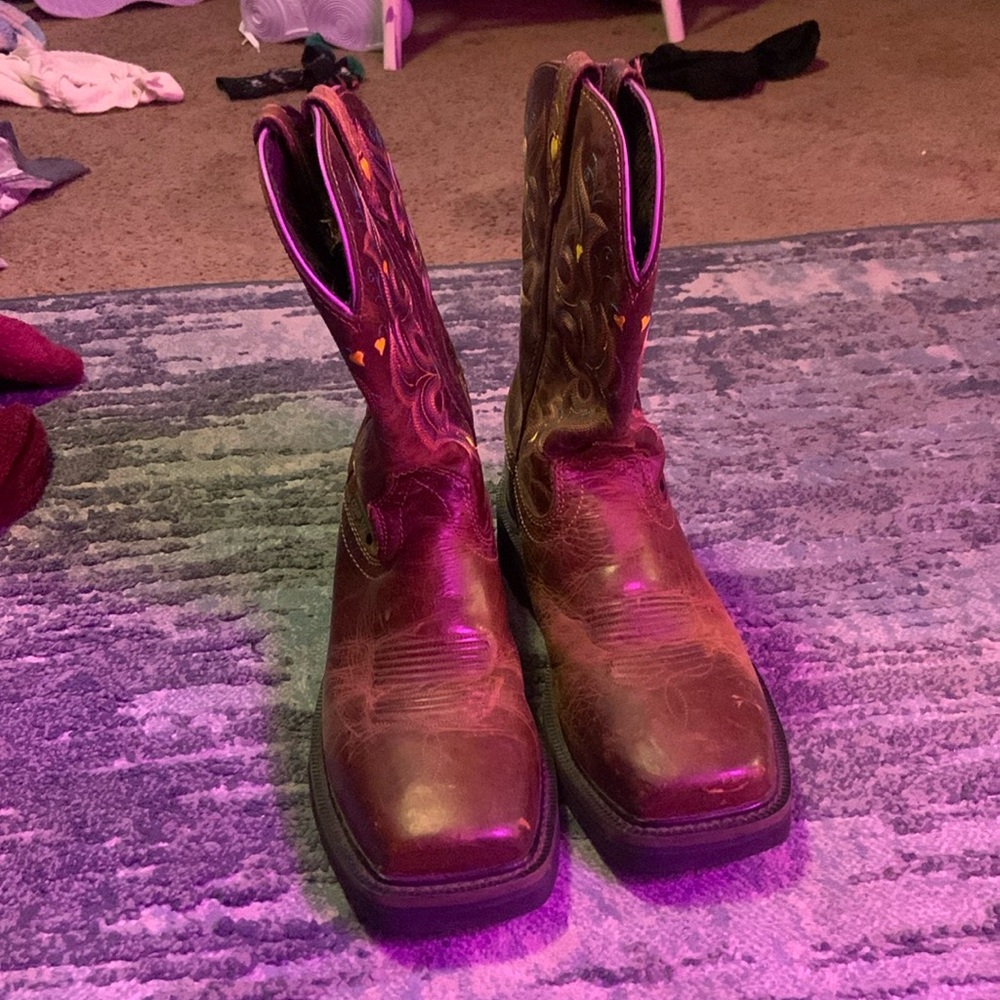 This boots are so cute I’ve only worn them once they are in great shape!